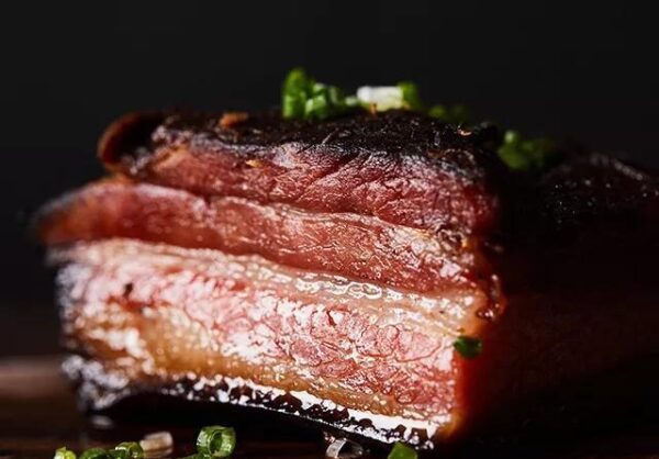 夹一块正宗舔碗匠农家柴火腊肉，回味醇厚，香喷喷的味道，弥久飘香 - Image 10